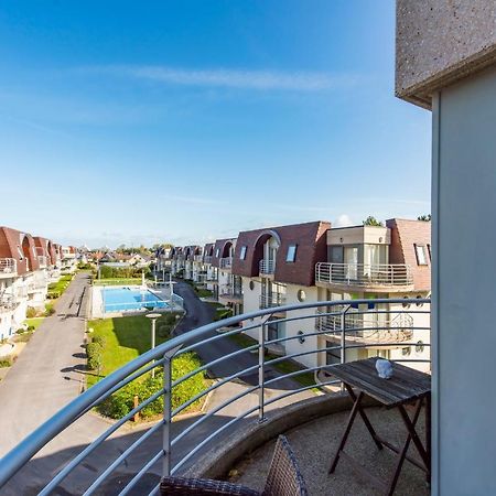 Modern Apartment With Terrace & Public Pool Bredene Eksteriør bilde