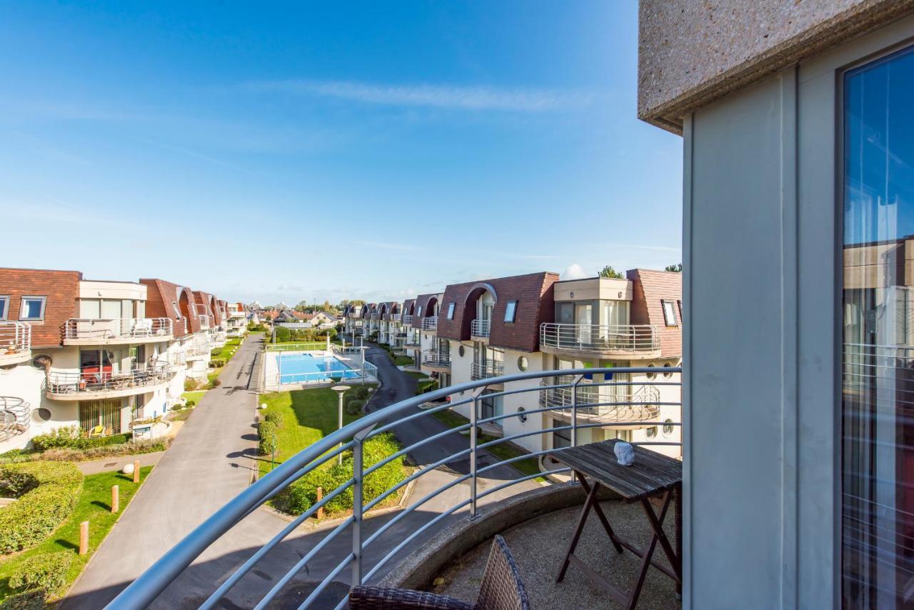 Modern Apartment With Terrace & Public Pool Bredene Eksteriør bilde