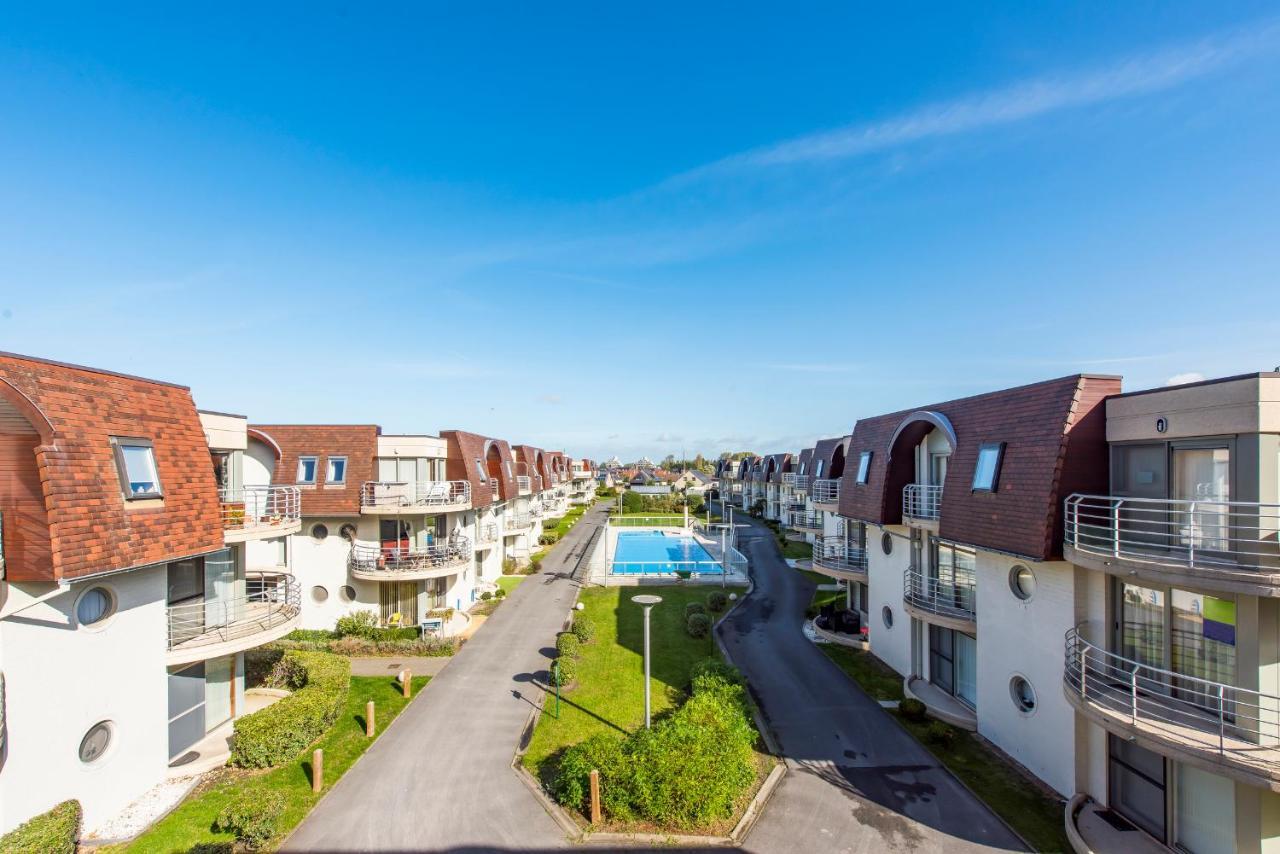 Modern Apartment With Terrace & Public Pool Bredene Eksteriør bilde