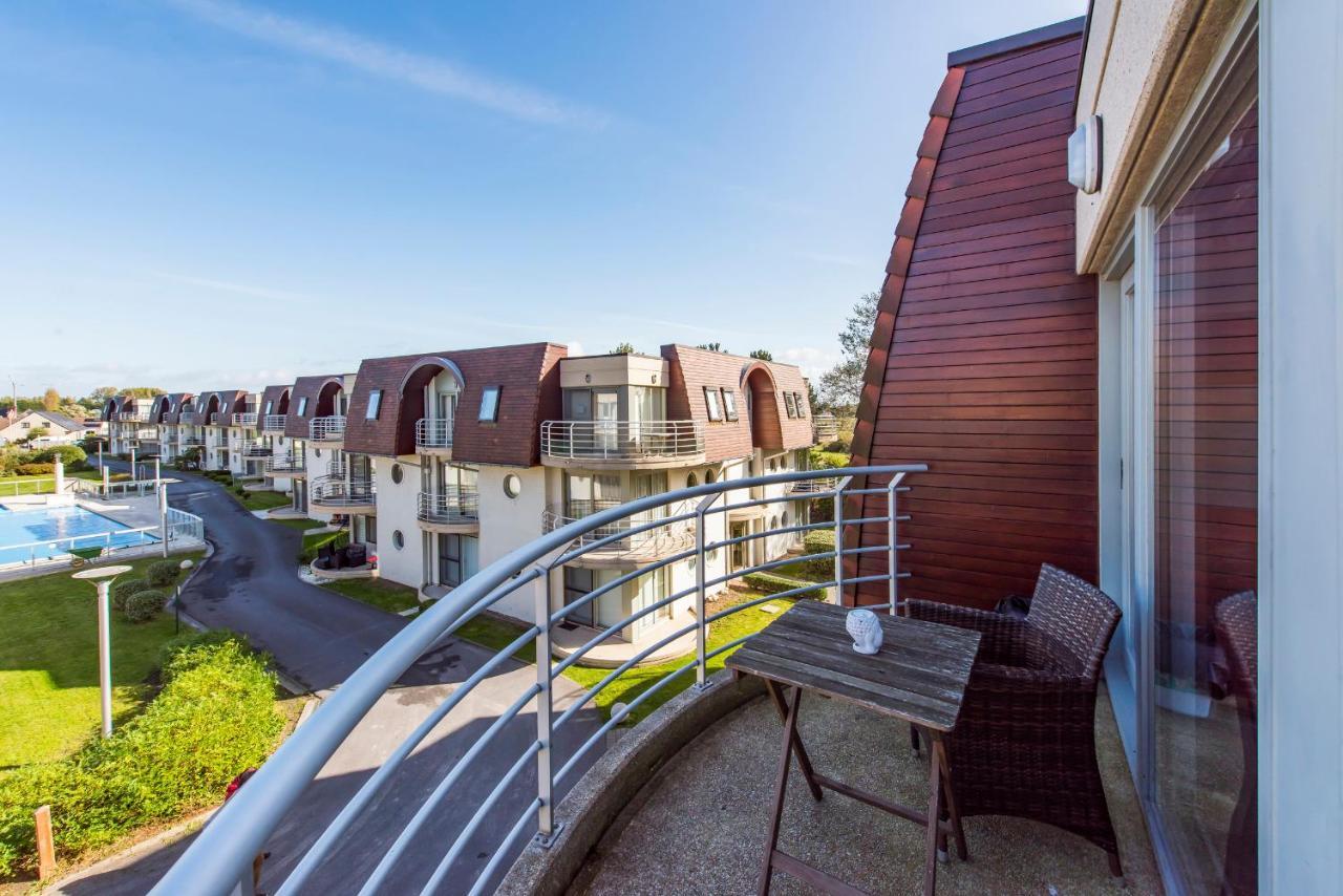 Modern Apartment With Terrace & Public Pool Bredene Eksteriør bilde